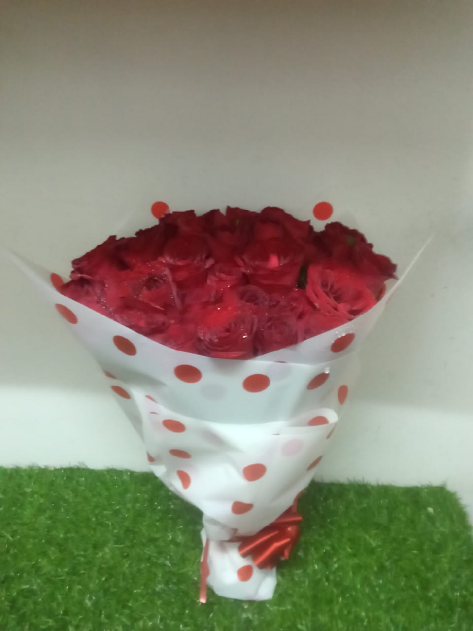 Medium red roses